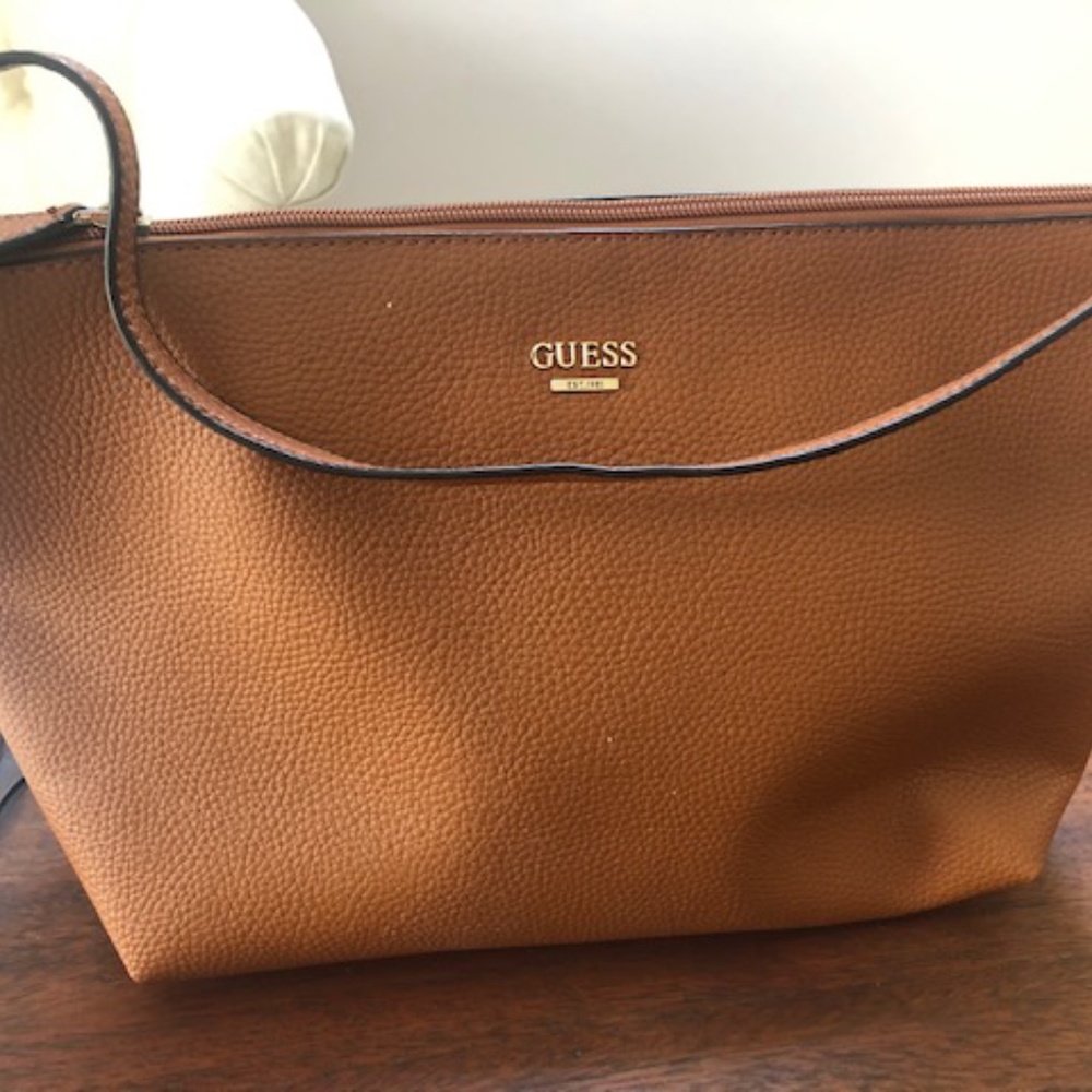 Guess tote